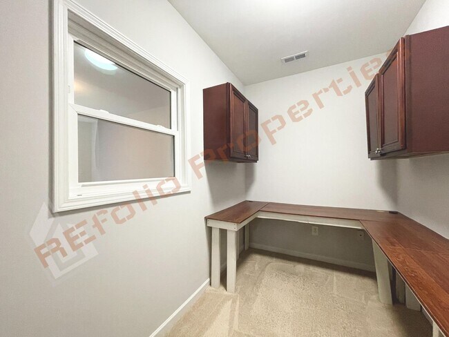 Building Photo - Elegant 4 bedroom Home w/ 1st Floor Office + Basement in Village Square @ Amberly, Cary, Availabl...