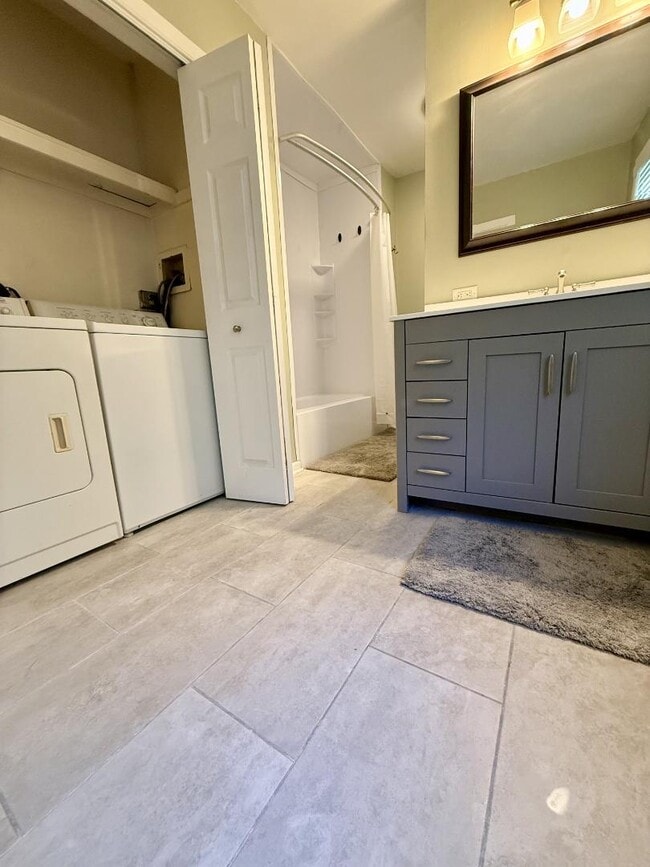 Building Photo - 124 W Hamburg St