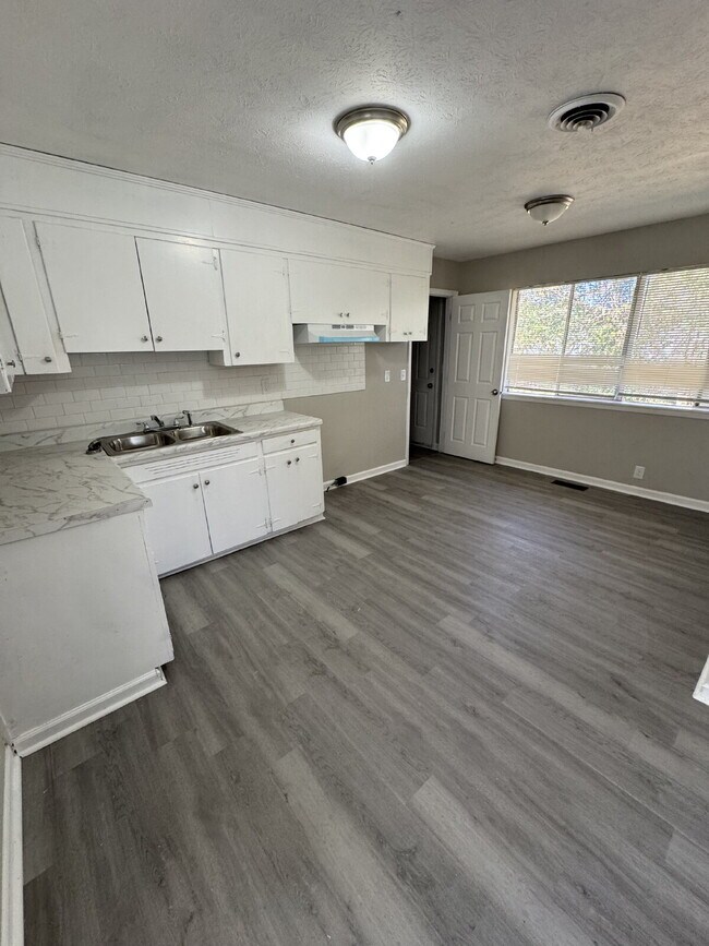 Building Photo - 120 Woodland Dr