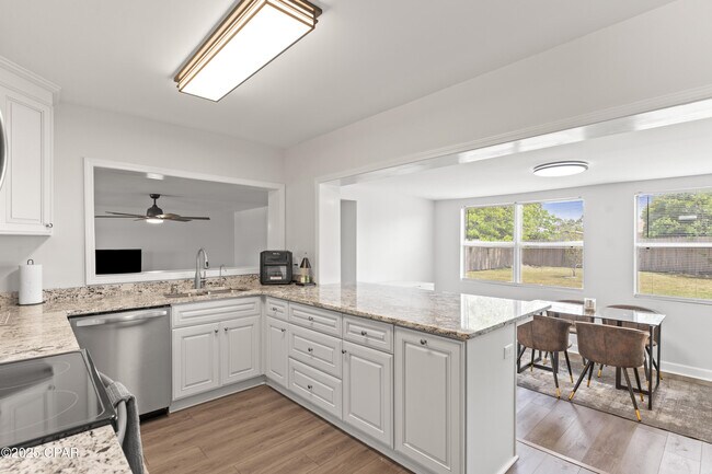 Building Photo - 1914 Clay Ave