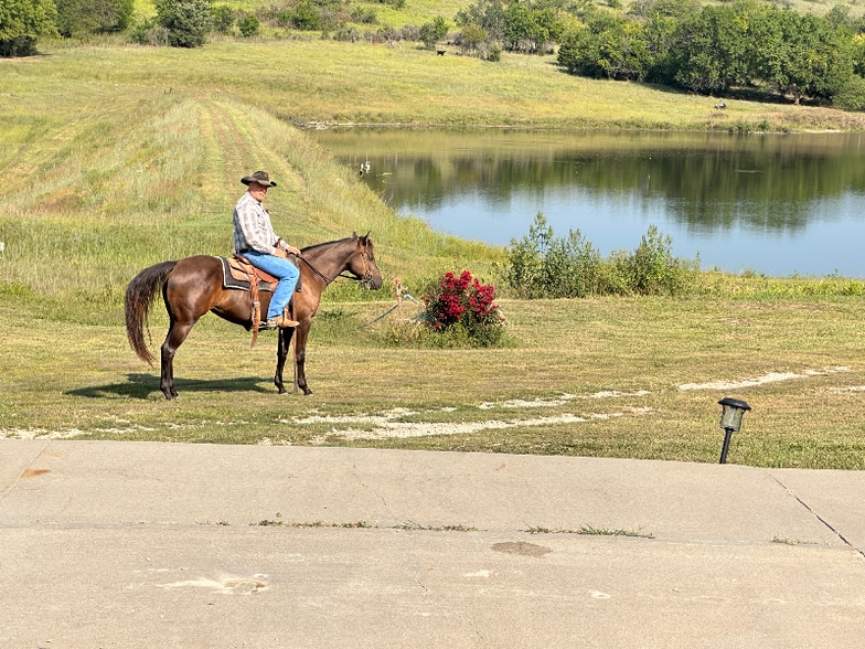Primary Photo - 13325 Brush Creek Rd