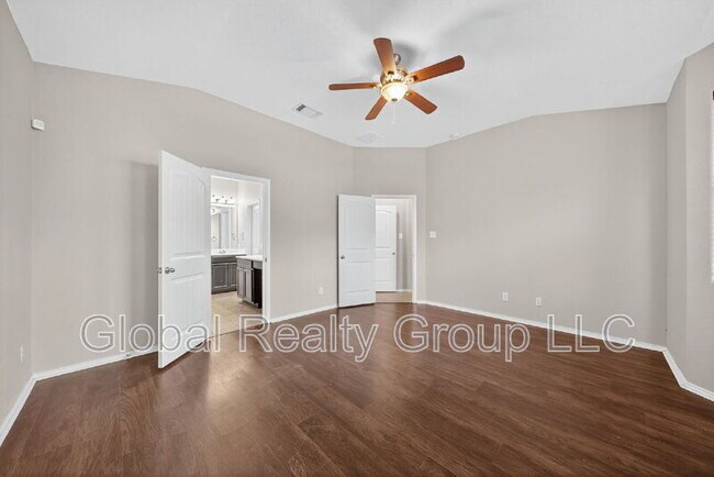 Building Photo - 10405 Macarthur Way