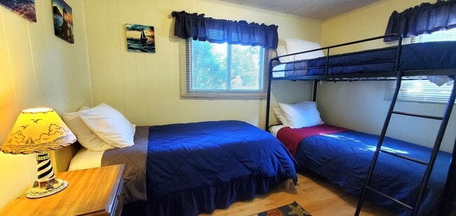 Building Photo - Off-Season Charming 3-Bedroom, 1.5-Bathroom Fully Furnished Rental