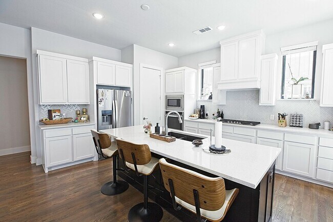 Building Photo - Dallas Gated Corner Townhome