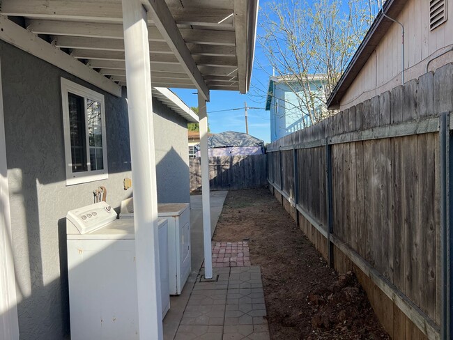 Building Photo - 1013-1013 12th St