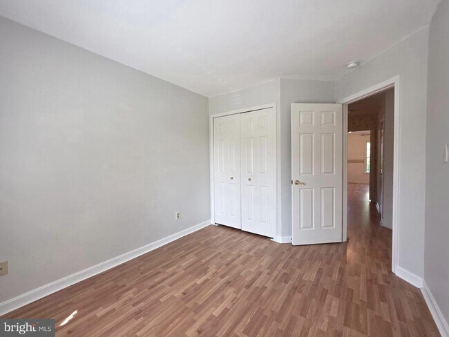 Building Photo - 937 Walnut Wood Rd