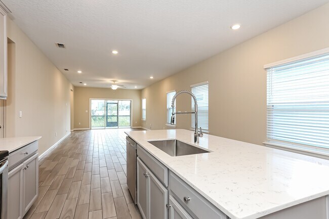 Building Photo - 2180 Sequoia Ct