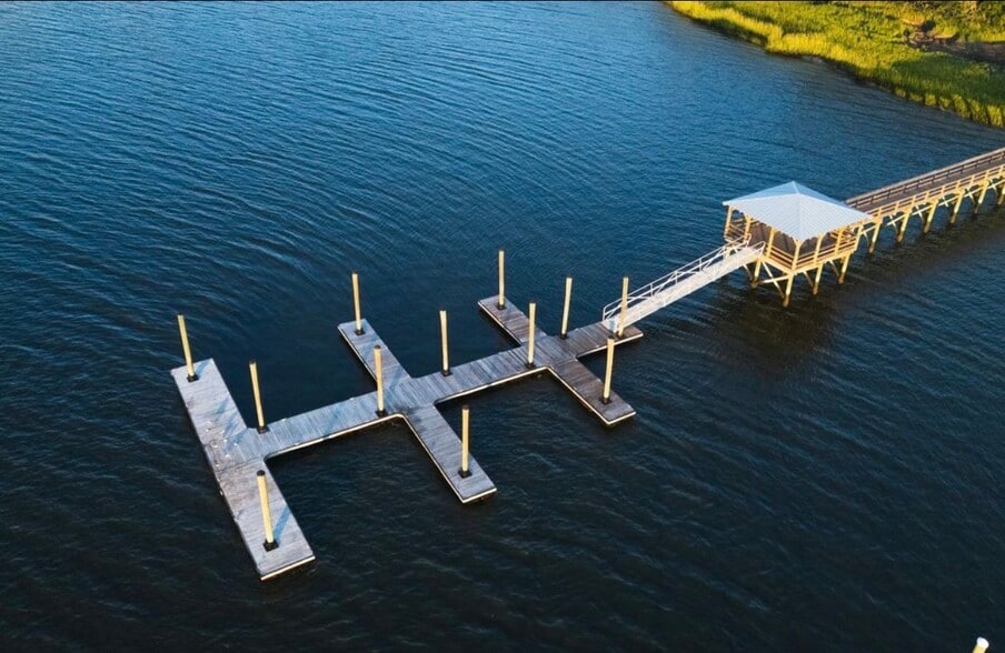 Boat dock. - 107 Etta Way