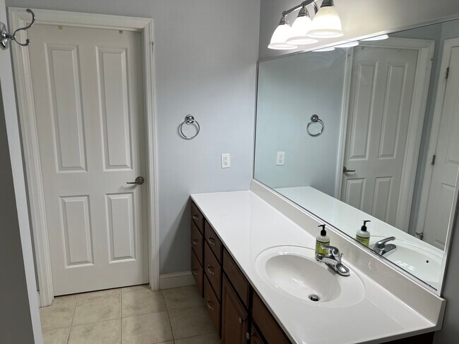 Building Photo - 1318 Suncrest Village