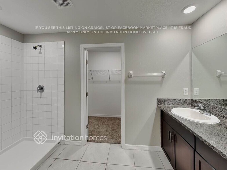 Building Photo - 2228 Jungle Dr