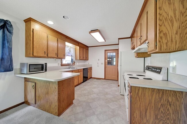 Building Photo - Lovely 3 Bed 2 Bath Ranch Home on Large Lot!