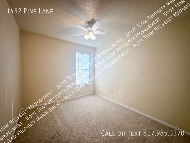 Building Photo - 1452 Pine Ln