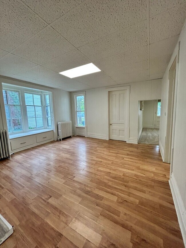 Building Photo - Two bedroom duplex