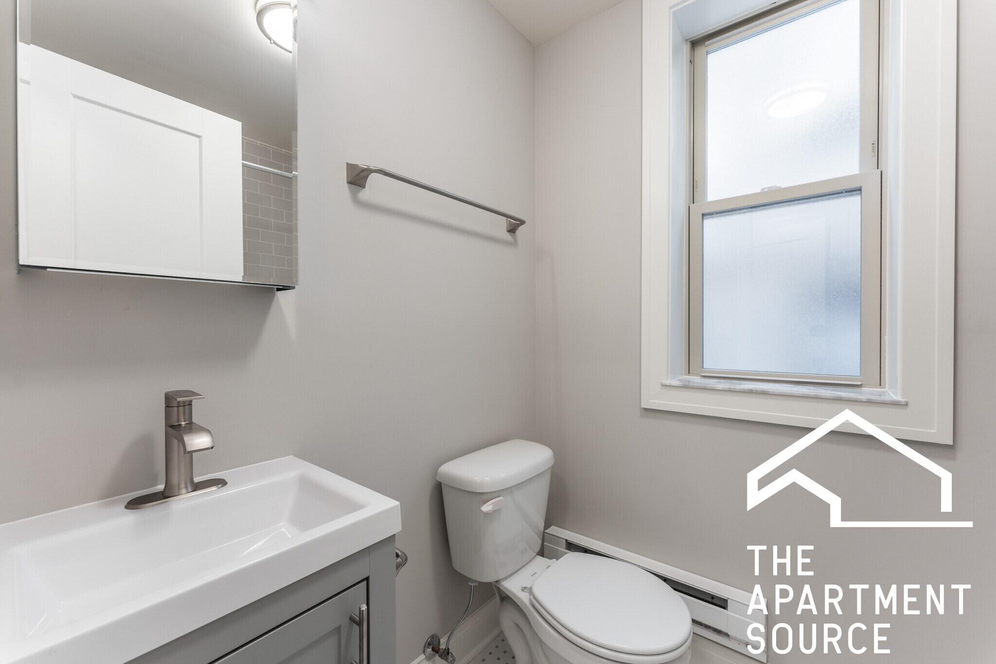 Building Photo - 630 W Wrightwood Ave