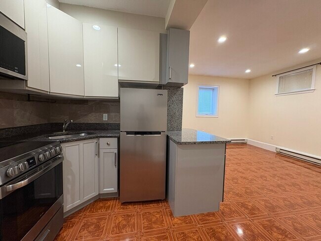 Building Photo - 69 Babcock St