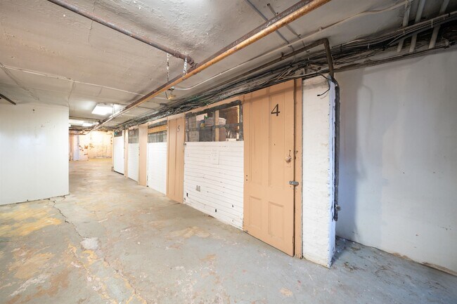 Building Photo - 27 Thorne St