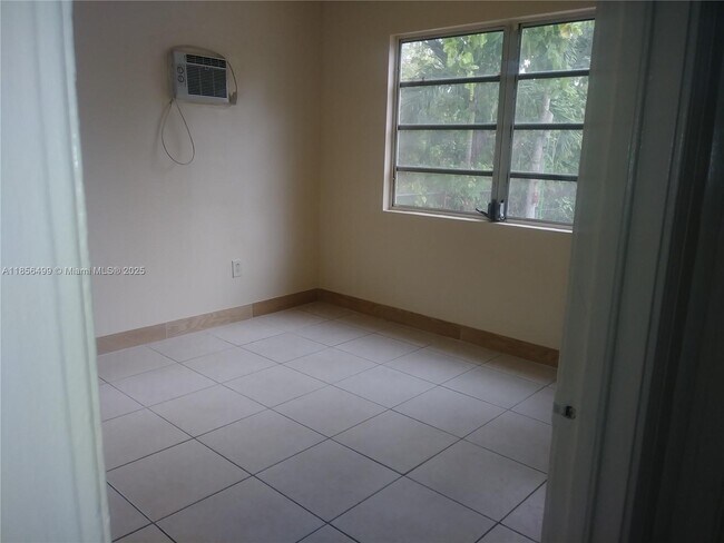 Building Photo - 1541 NE 131st Ln