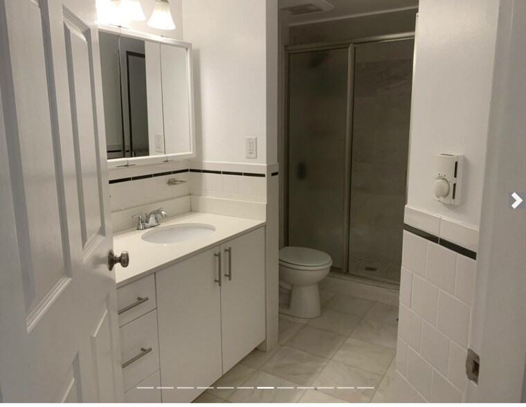 Building Photo - 447 Centre St