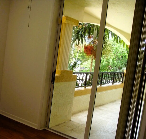 Building Photo - 1834 Brickell Ave