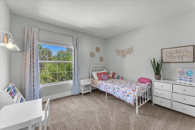 Building Photo - Modern 3-Bed Home in Green Valley – Beauti...