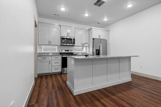 Building Photo - 651 S 450 E