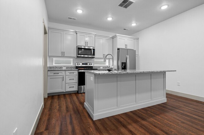 Building Photo - 671 S 400 E