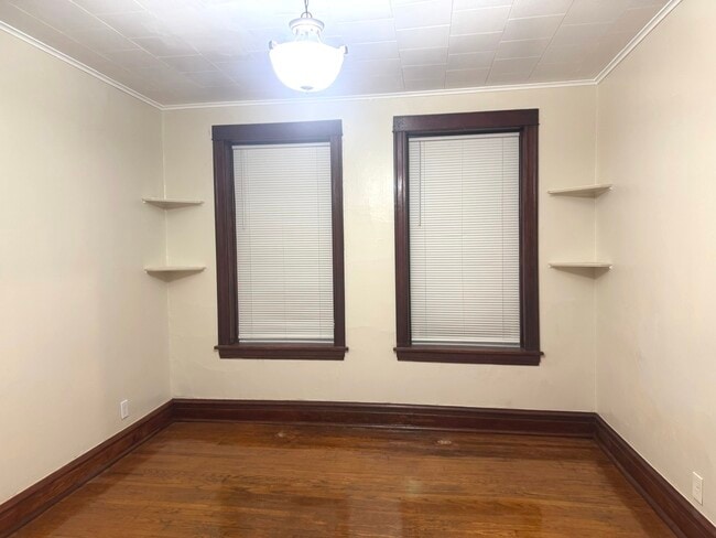 Building Photo - 2158 N Hamlin Ave