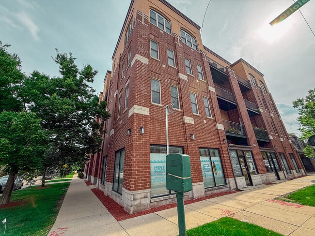 Building Photo - 3954 N Oriole Ave