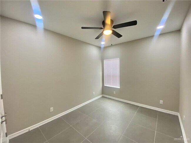 Building Photo - 5601 Puffin Ave