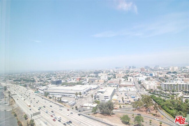 Building Photo - 889 Francisco St