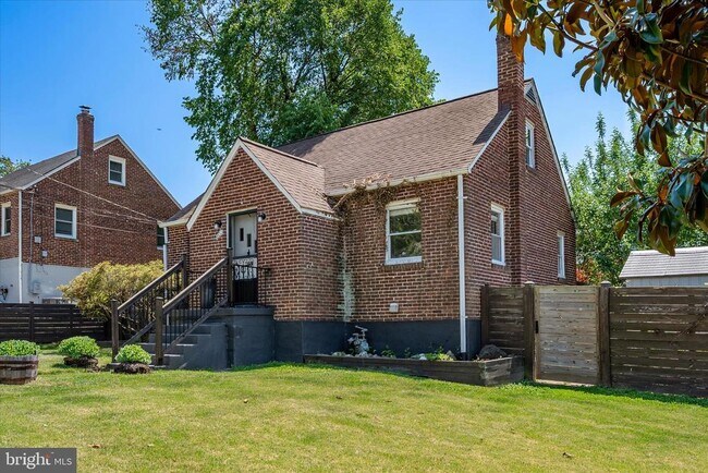 Building Photo - 801 Cox Ave