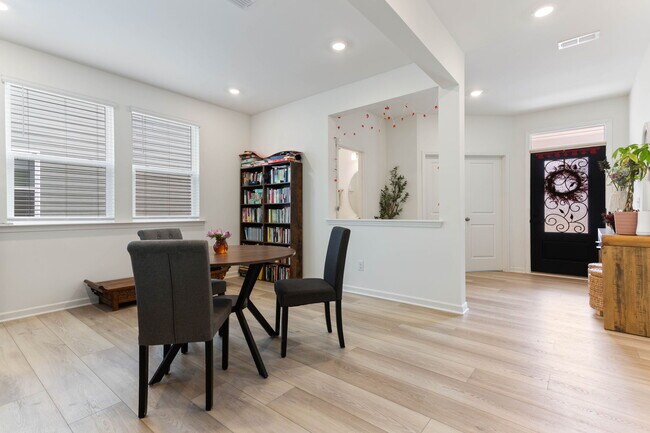 Building Photo - 1537 Underbrush Dr