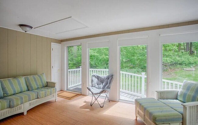 Building Photo - 15 Newbury Rd