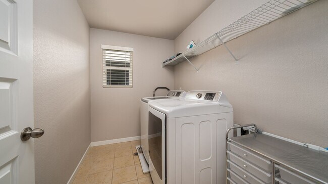 Building Photo - Furnished Rental in the Spring Creek Neighborhood