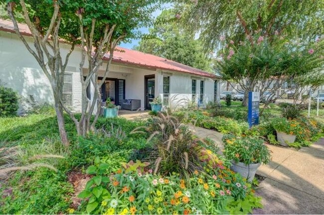 Building Photo - Marabella Apartments