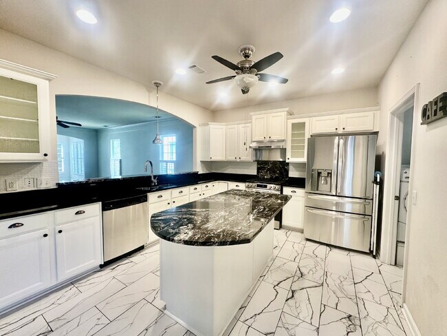 Building Photo - Charming Sun City Retreat, Available Now for Rent