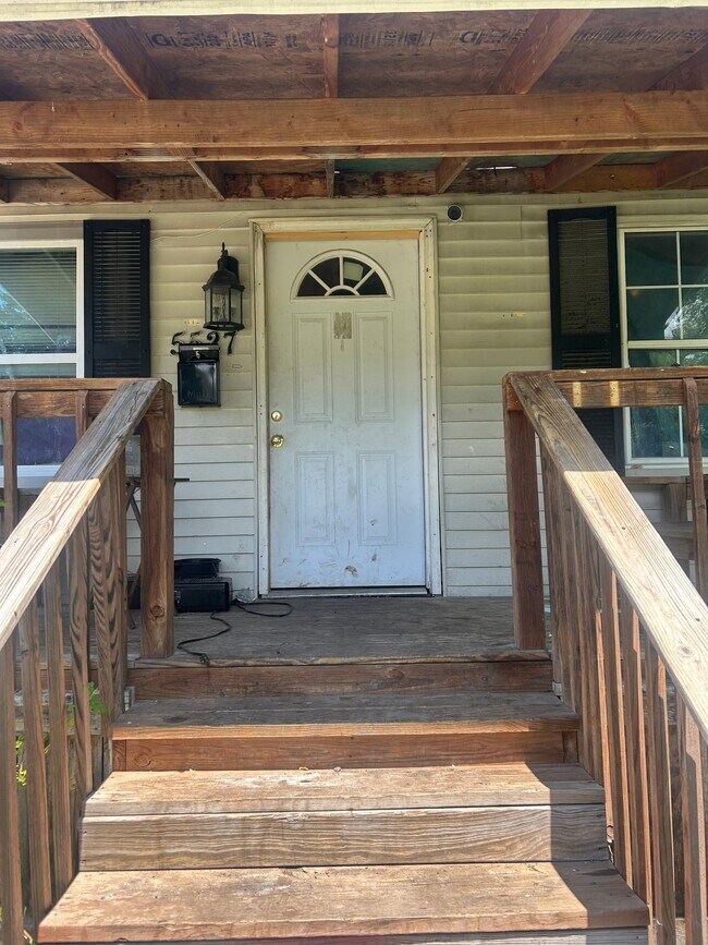 Building Photo - 5527 Avon Pl