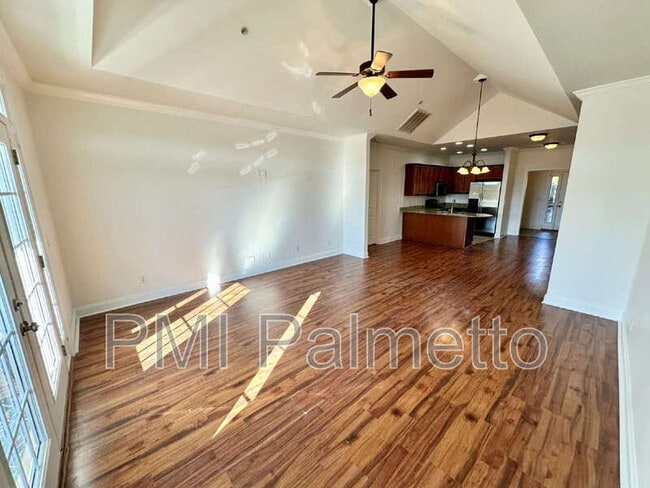 Building Photo - 120 Breezes Dr