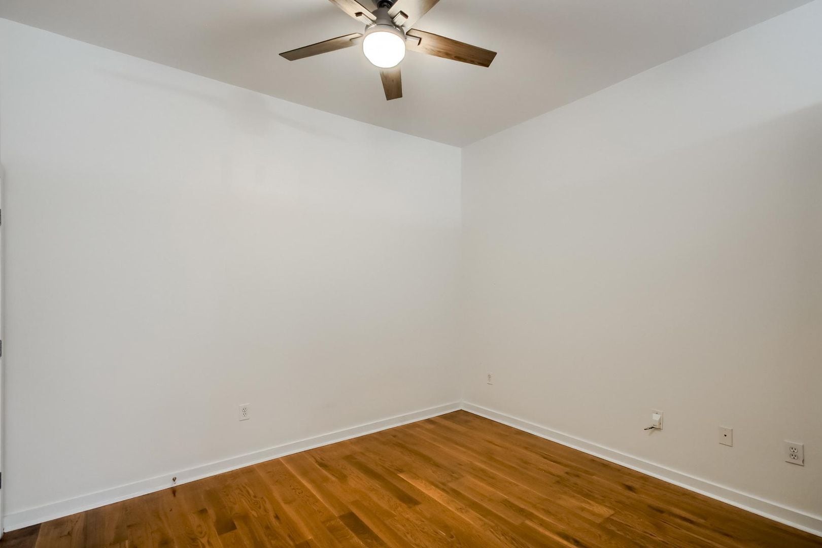 Building Photo - 525 E 6th St