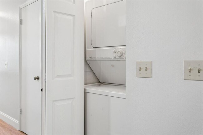 Building Photo - 11325 Stratton Park Dr