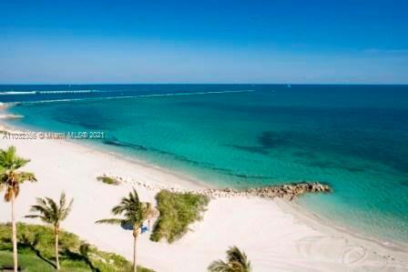 Building Photo - 19126 Fisher Island Dr