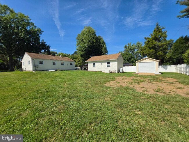 Building Photo - 224 Cedar Ave