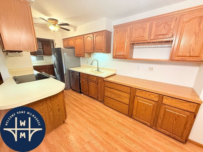 Building Photo - 5700 W Wahner Ave