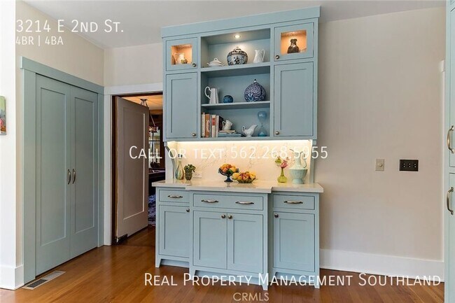 Building Photo - 4 BEDROOM 3 1/2 BATH ESTATE SITUATED IN PR...