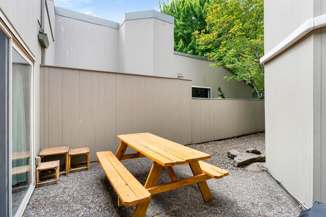 Building Photo - 549 N Tomahawk Island Dr