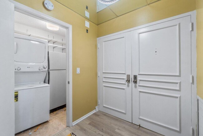 Building Photo - 108 Lakeshore Dr