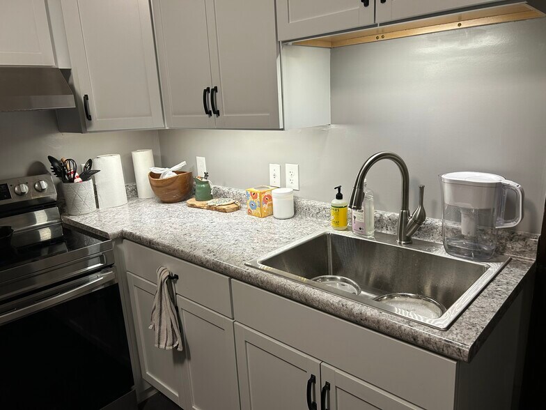 Building Photo - 223 Union Ave