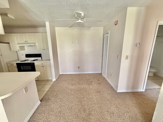 Building Photo - 2550 N Alafaya Trail