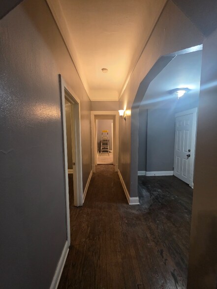 Building Photo - 6643 S Ingleside Ave