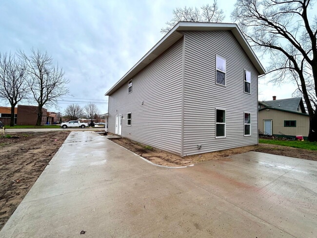 Building Photo - 310 Allen Ave